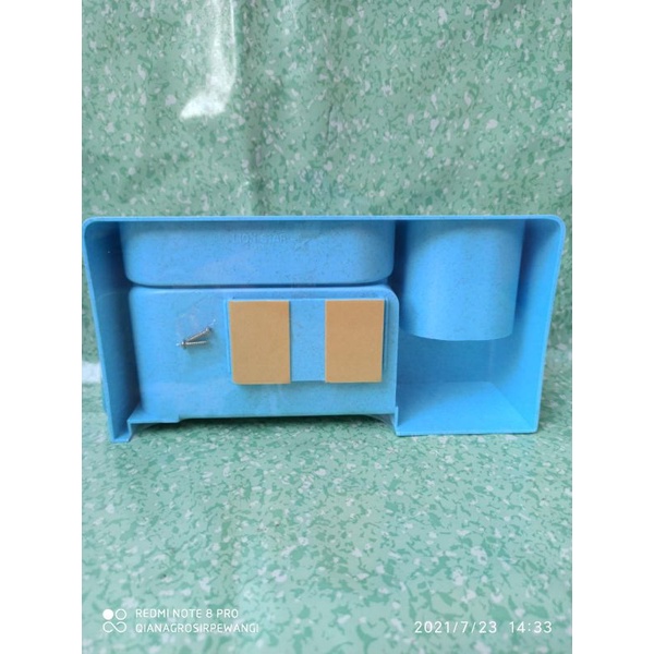 Tempat sikat gigi Tooth brush holder/rak sikat gigi kamar mandi