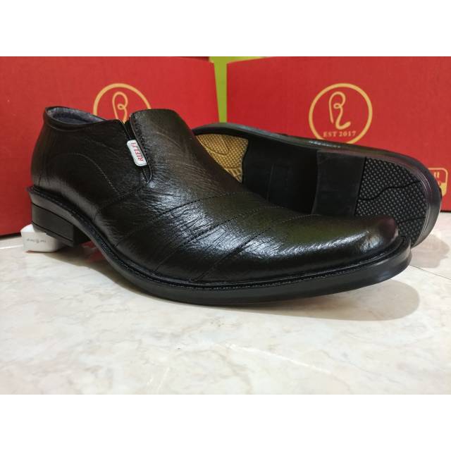 Sepatu pantofel kulit asli pria murah bahan kulit asli