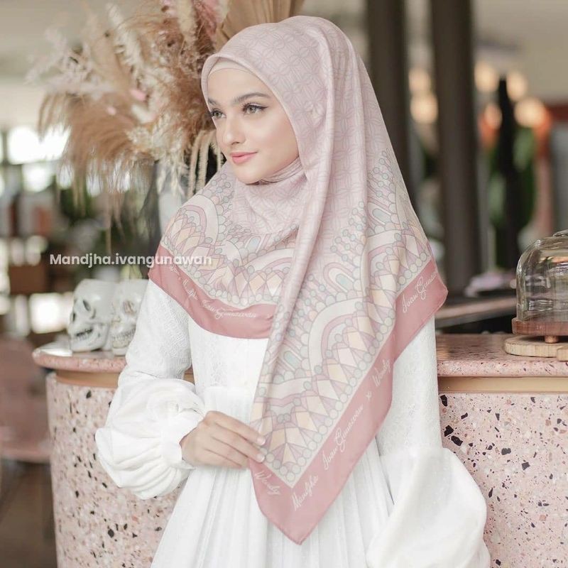 BUNGA PERTIWI RED BY WINDY X MANDJHA IVAN GUNAWAN