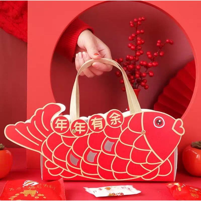 

Lucky Koi Box Imlek / Packaging Hampers Cookies Nastar / Kotak Kue Kering Toples / Box Roll Cake 2022
