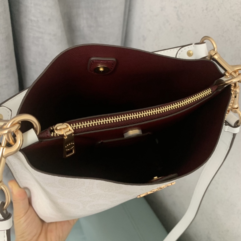 [Instant/Same Day]coach original CA582 582 MOLLIE22cm classic logo strawberry print bucket bag shoulder bag messenger bag tote bag   stb