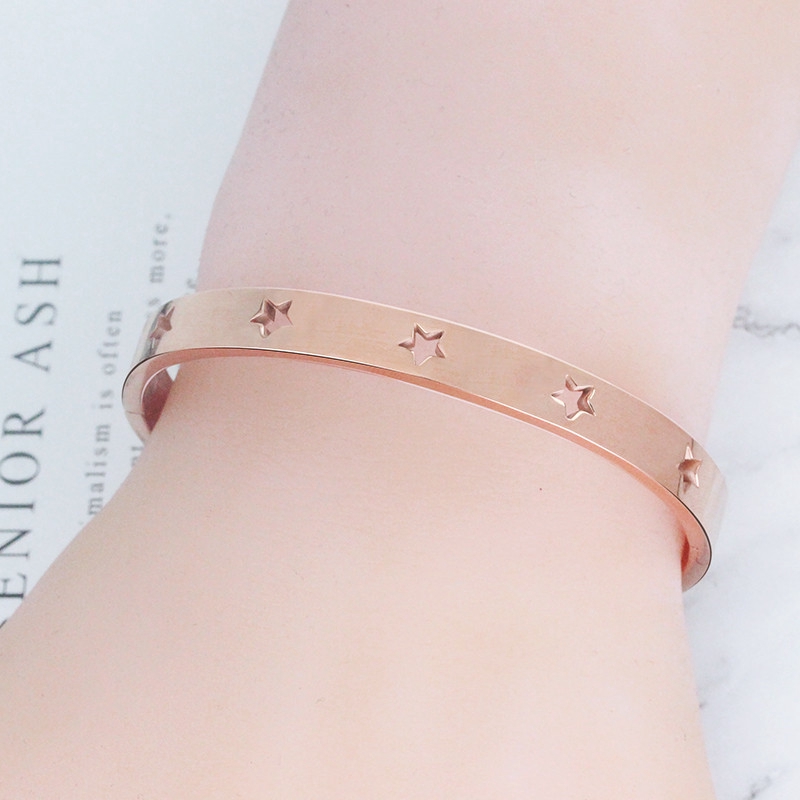 Gelang Titanium Berlapis Emas Kubus Wanita Anti Karat dan tidak luntur Perhiasan Korea