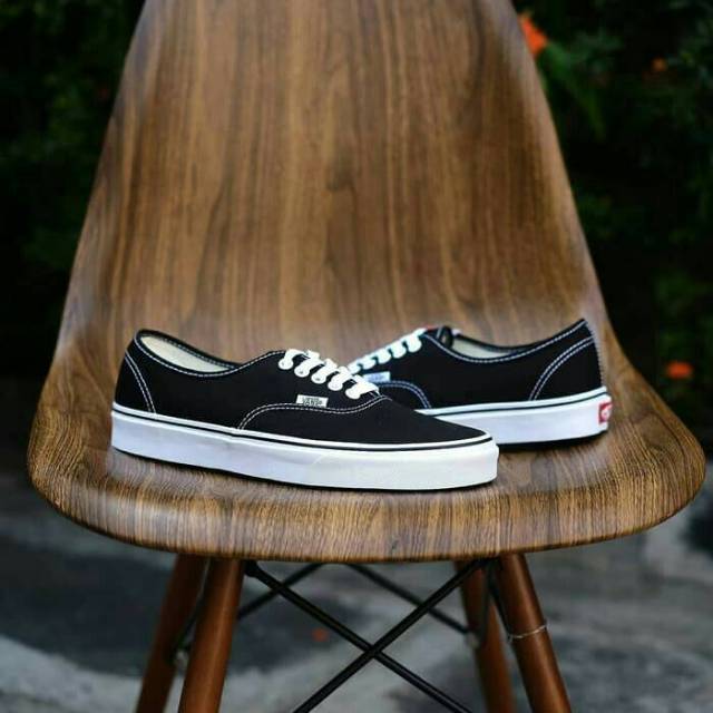 Sepatu casual pria vans authentic warna hitam putih/sepatu sekolah casual/sepatu SMA murah