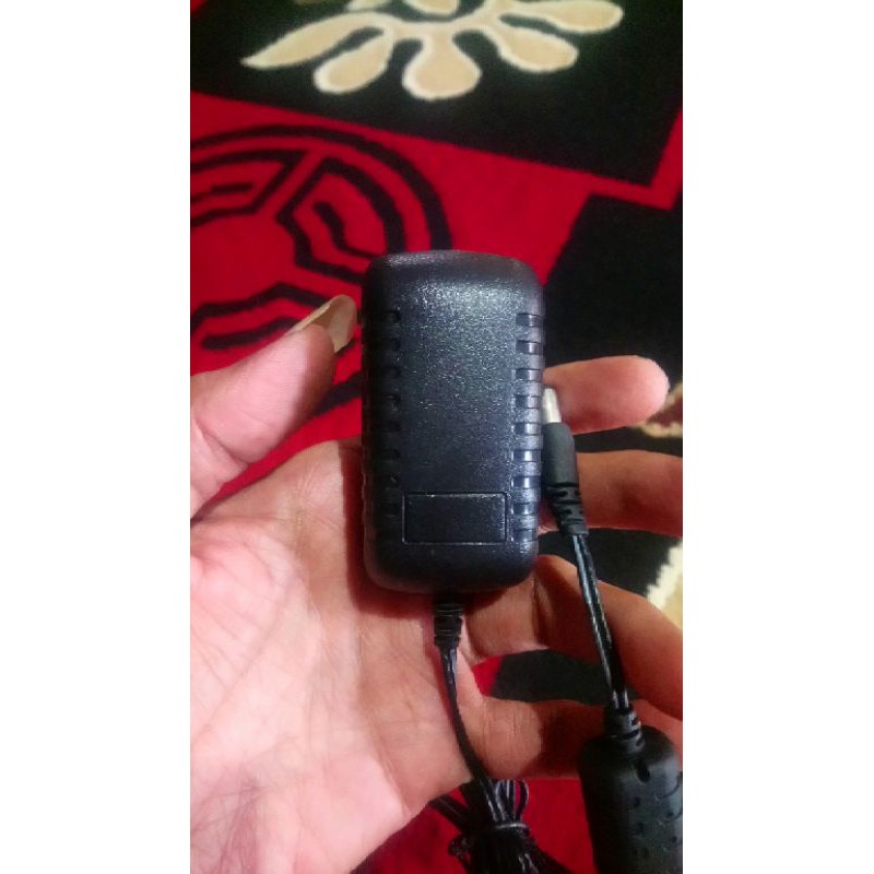 ADAPTOR DC. 12V. 1A.