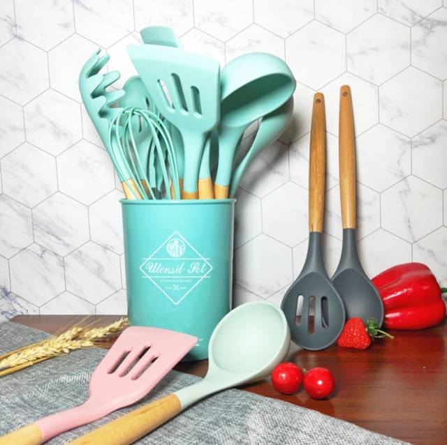 SIlicone Utensil Set BPA Free Import 13Pcs Spatula Silicone + Wadah + Alas Sendok