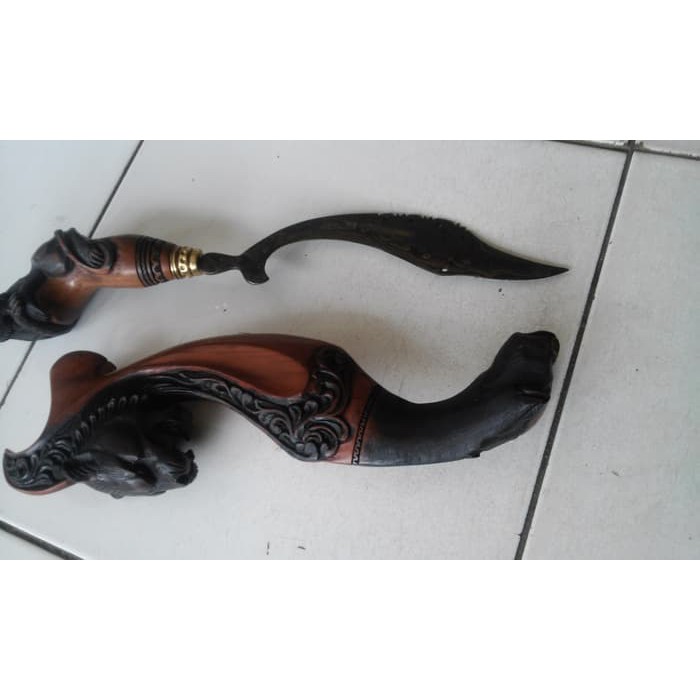 kujang pamor ukir macan