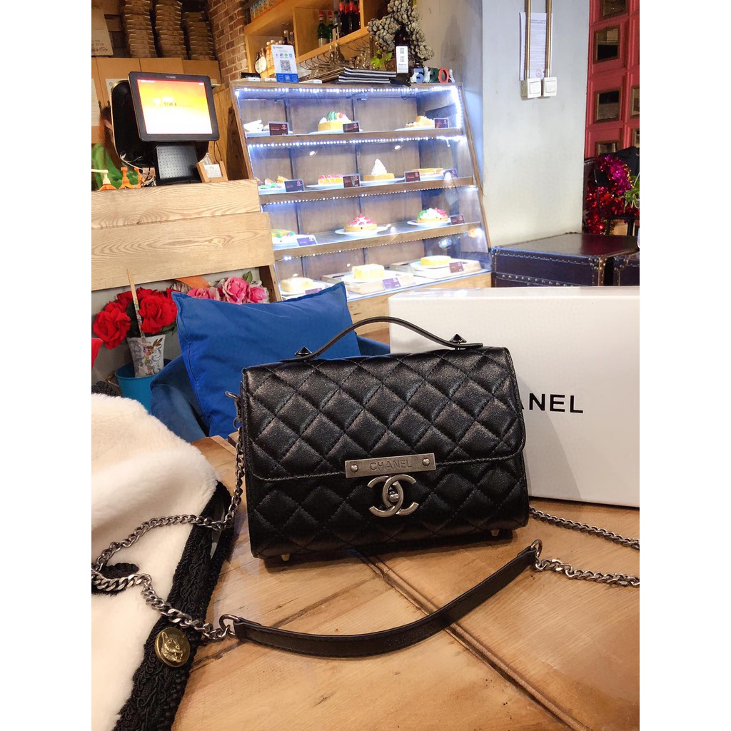 chanel shoulder bag 2020