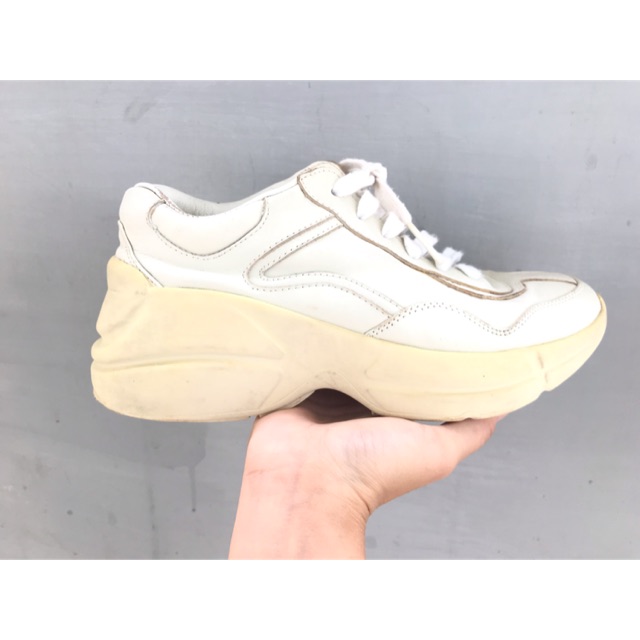 sepatu Gucci Rhyton Gucci logo