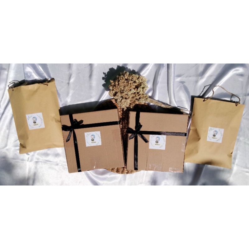 

Peking Hampers dan kertas kado