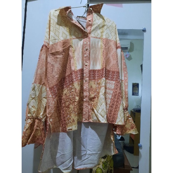 NEW GIA BLOUSE PEACH CREME SIZE M-L BY WEARING KLAMBY