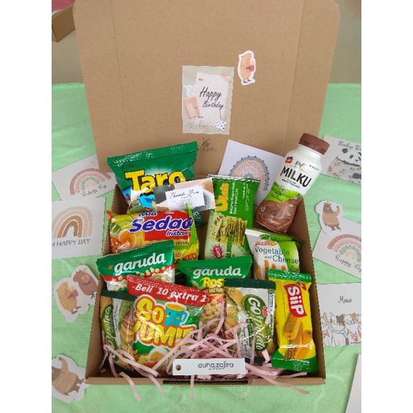 Duha Zafira Hampers snack box/ hampers ulangtahun/ hampers valentine/ hampers birthday/ hampers Anniversary/ hampers wisuda/ snack enak/ jajanan murah/ buket snack/ hampers ultah