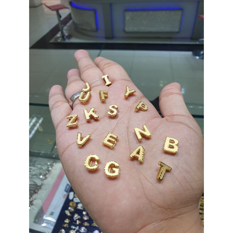 kalung emas berliontin inisial bisa d request hurufnya