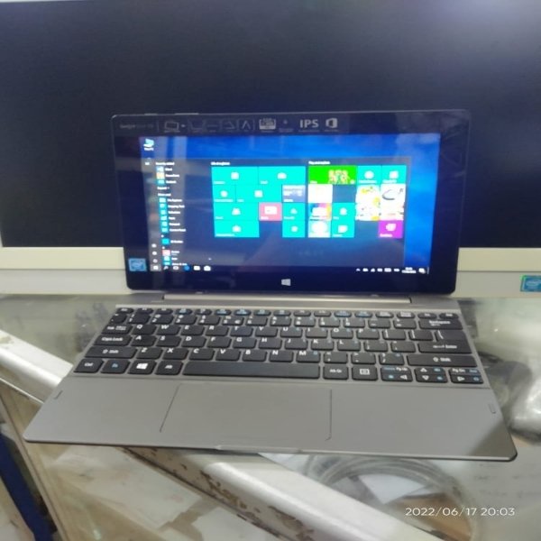 Notebook Acer bisa jadi tablet touchscreen