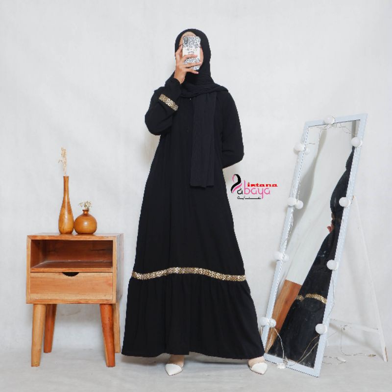 abaya polos.rempel dg aksen dadu catur Emas di tgn dan keliling di bwh!