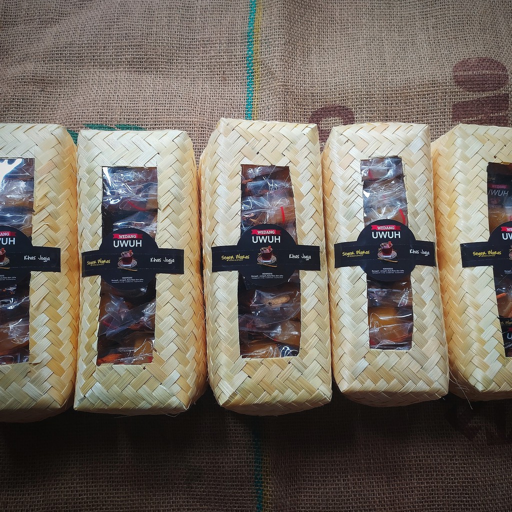 

DEPKES - Wedang Uwuh Premium oleh oleh khas Jogja kemasan besek bambu isi 10 / komplit gula batu + jahe emprit