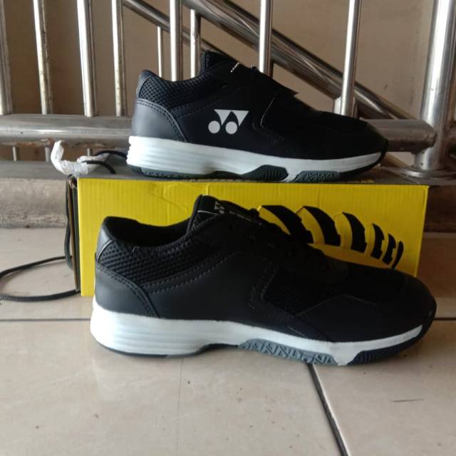 Promo sepatu  olahraga badminton  laki laki Yonex bisa cod  