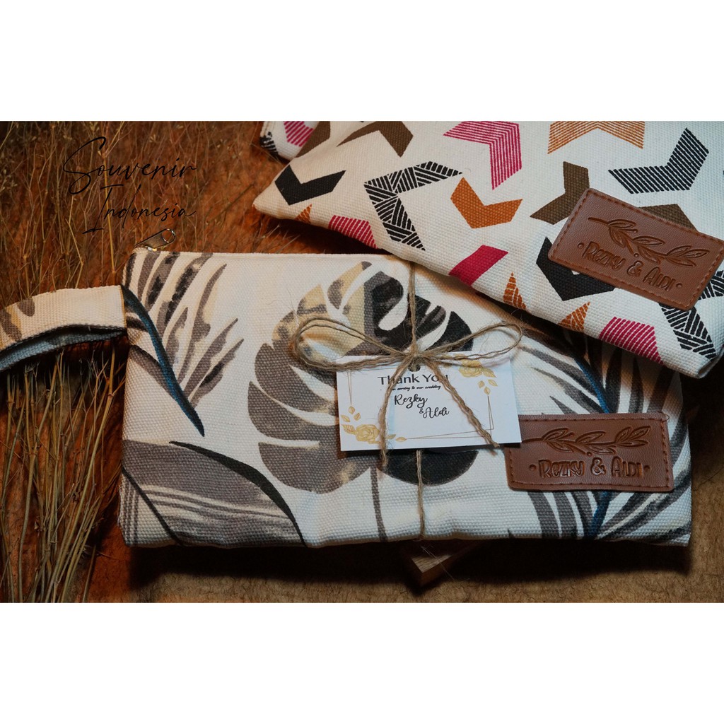 SOUVENIR PERNIKAHAN POUCH KANVAS CUSTOM / SOUVENIR PERNIKAHAN MURAH