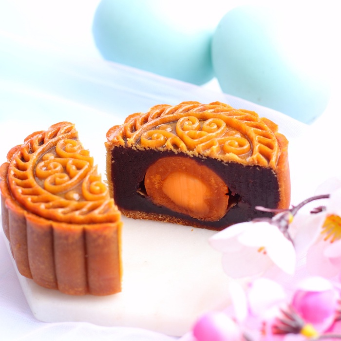 

KERING-KUE- MOONCAKE WITH EGG YOLK (1PC) - REDBEANEGGYOLK -KUE-KERING.