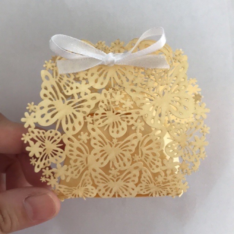 

Kotak Kue Kecil Baham Karton Isi 6 cm x 4 cm x 4 cm