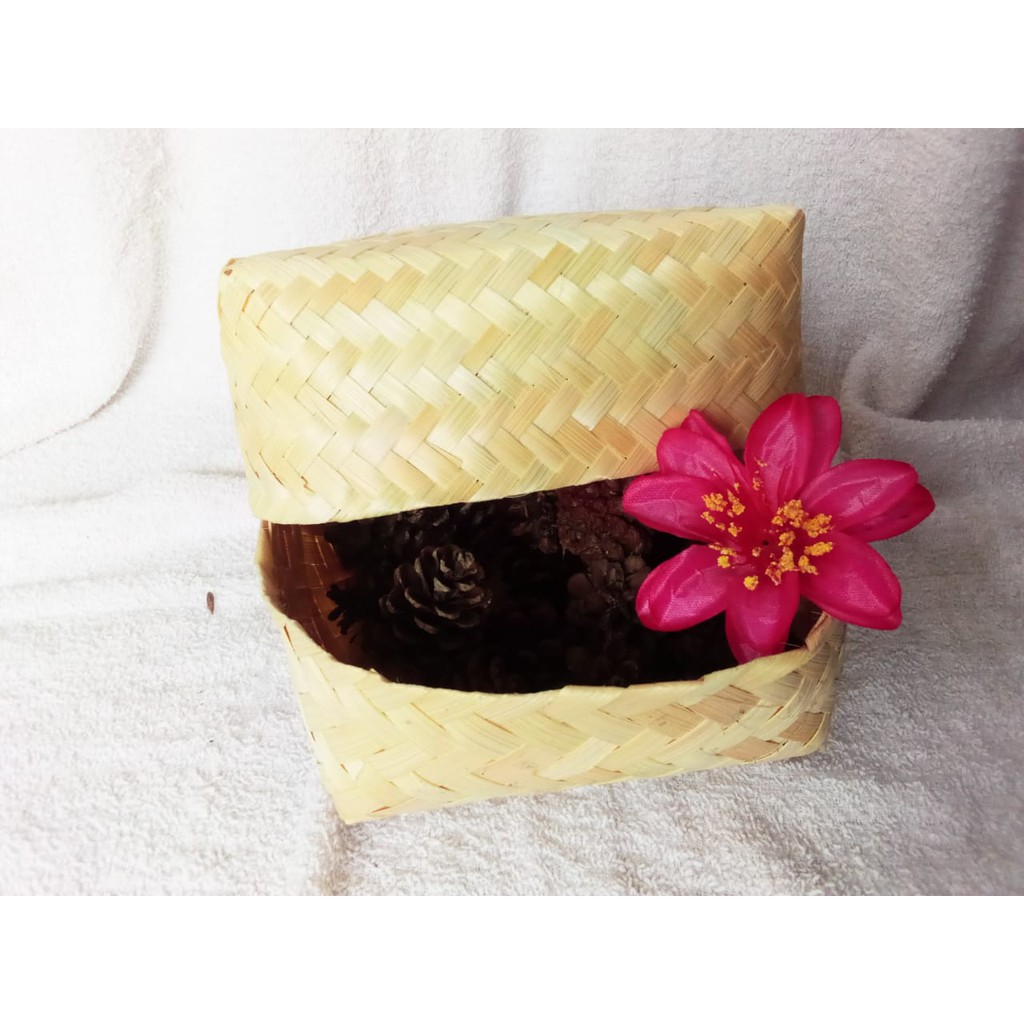 

Premium Product Best Quality Hampers Bambu Besek Bambu Tradisional - Hampers Kotak Mika Sedang Unik