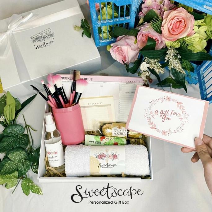 

GIFT BOX PACKAGE 147-PAKET HAMPERS 147 - A SPECIAL GIFT FOR YOU FGBV61352