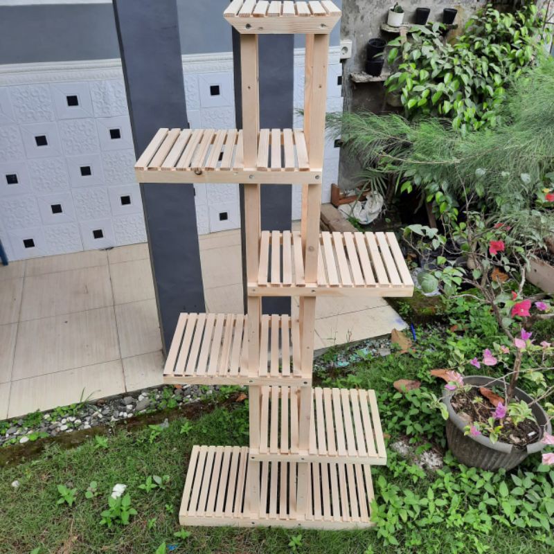 Rak tanaman zigzag Rak tanaman kayu