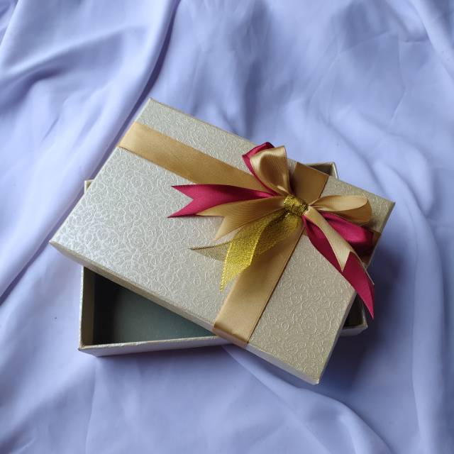 

Box Kado 20*15*11 Free Pita (BISA COD)
