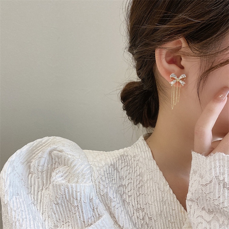 Anting Tusuk Gantung Temperament Desain Pita + Mutiara + Berlian Gaya Trendy Untuk Wanita