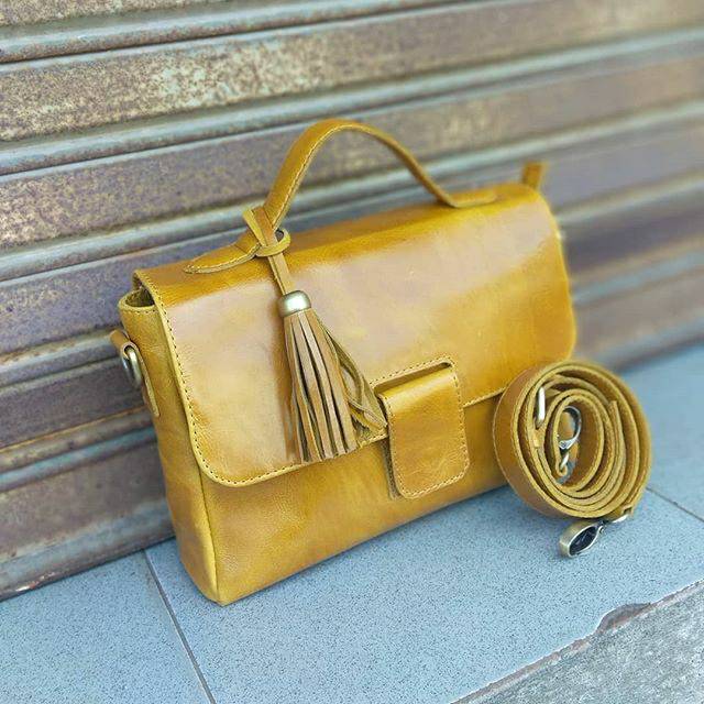 Tas selempang kulit sapi kuning