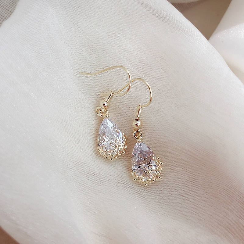 Anting Kristal Sintetis Motif Bunga Vintage Aksesoris Pesta fashion Korea Wanita