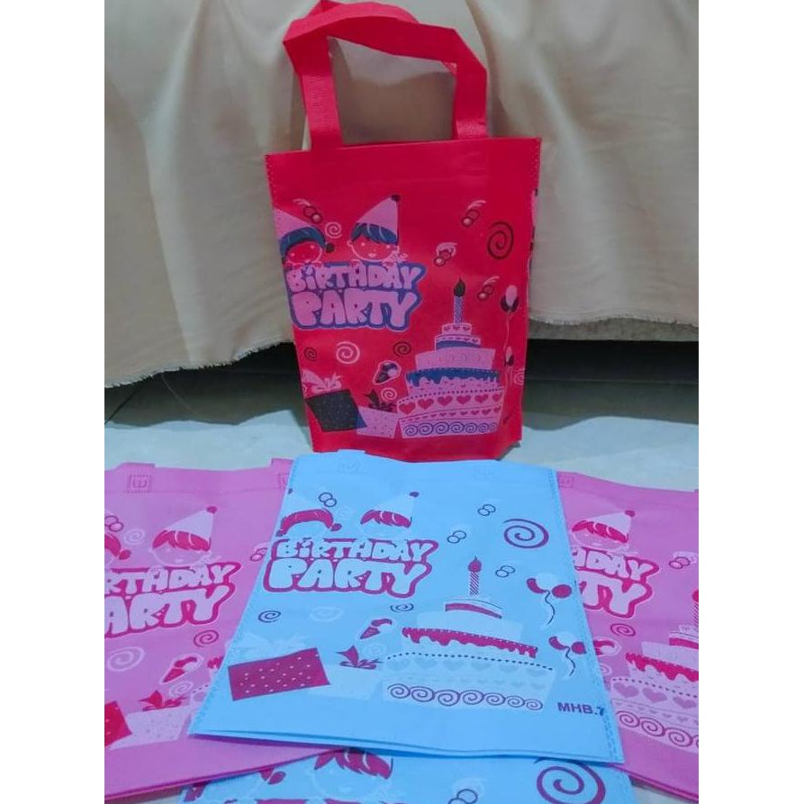 

Februari Maniss Goodie Bag Karakter Ultah 20X30X5-Handle Tali Ultah-Tas Spondbond Kode 845