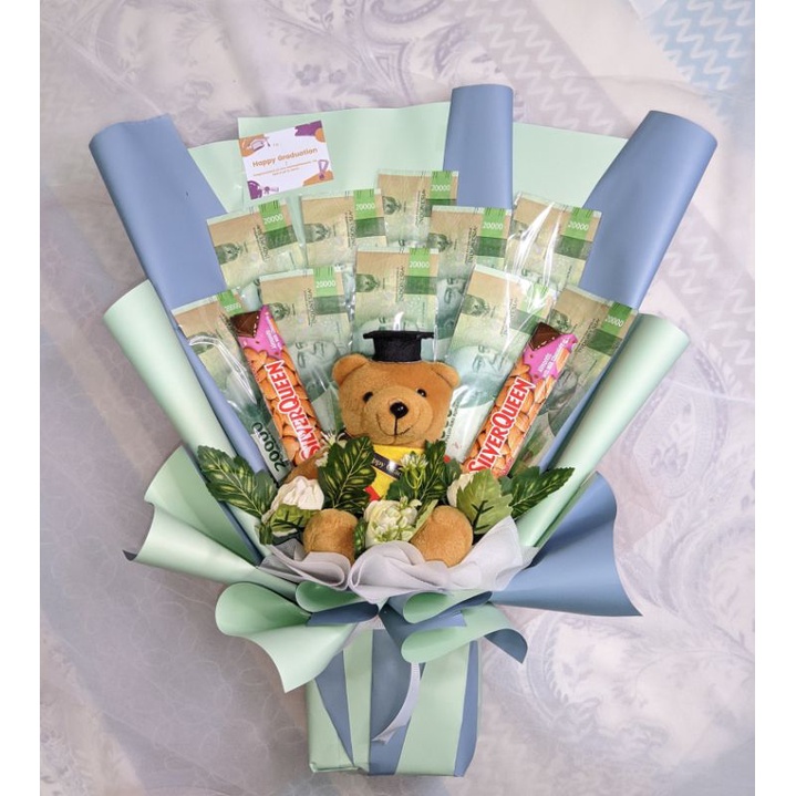

bouqet boneka wisuda + uang + Silverqueen