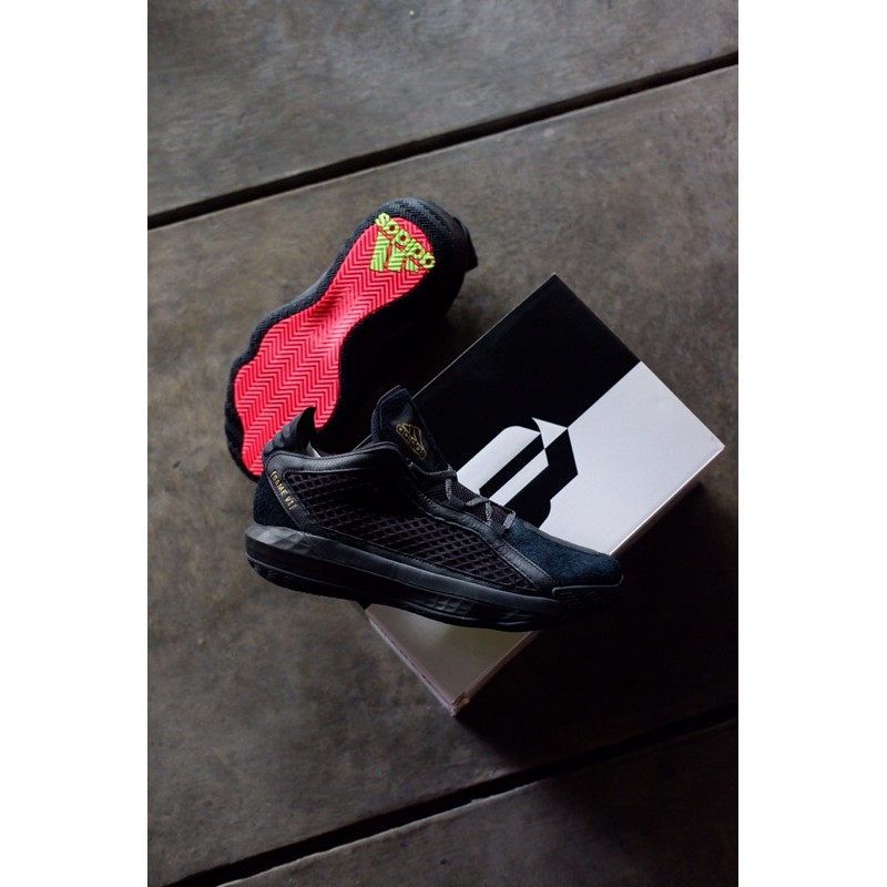 adidas dame 6 core black metalic gold BNIB