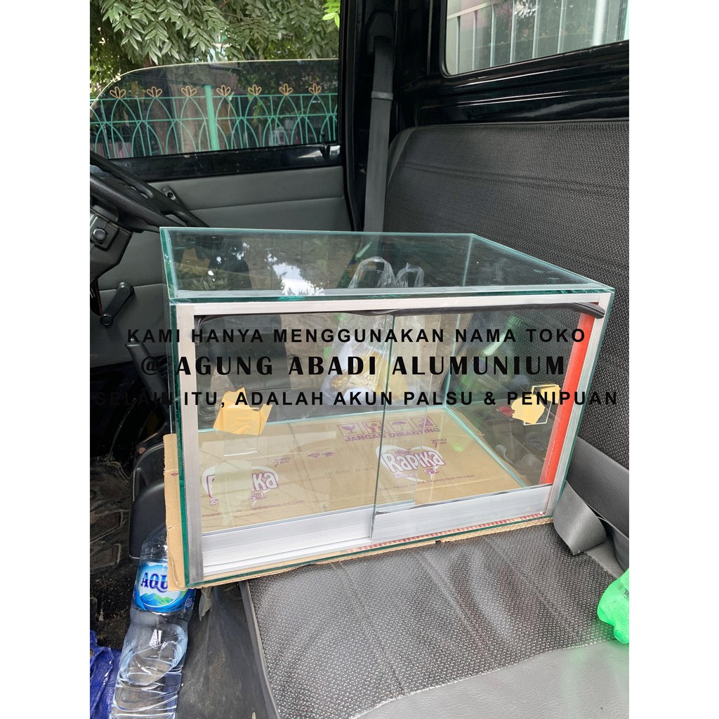 Rak Showcase / Display Cafe