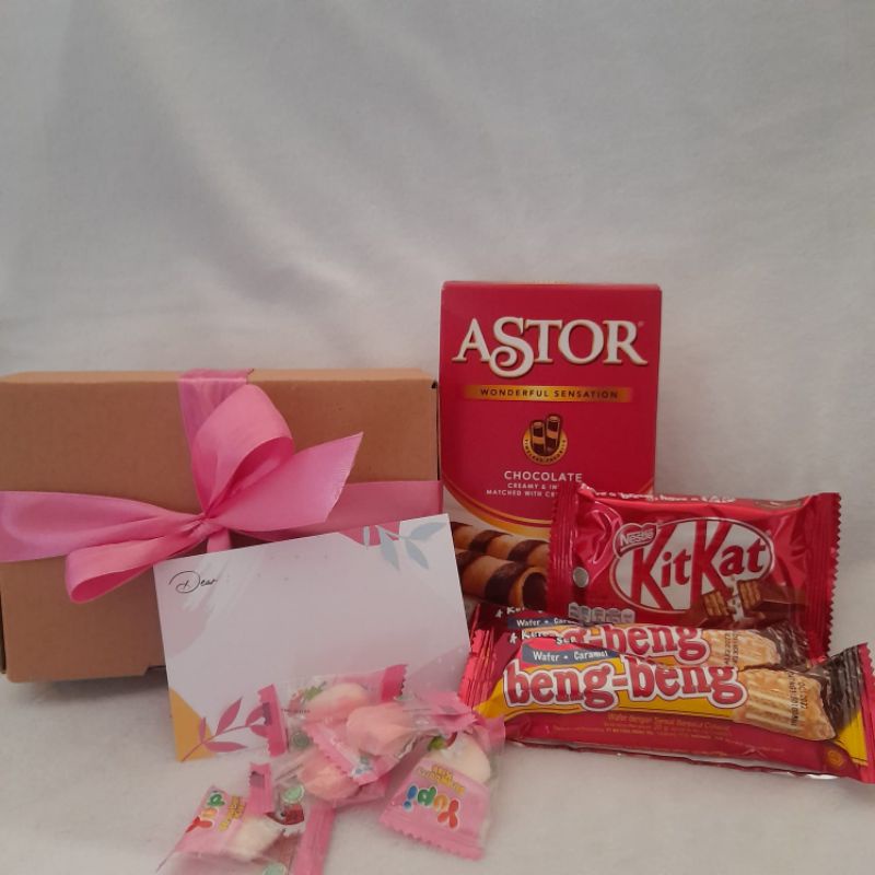 

Hampers Natal/Hampers Coklat / Hampers Ulang Tahun / Mini Hampers / Snack Box / Snack Box Coklat / Snack Hampers