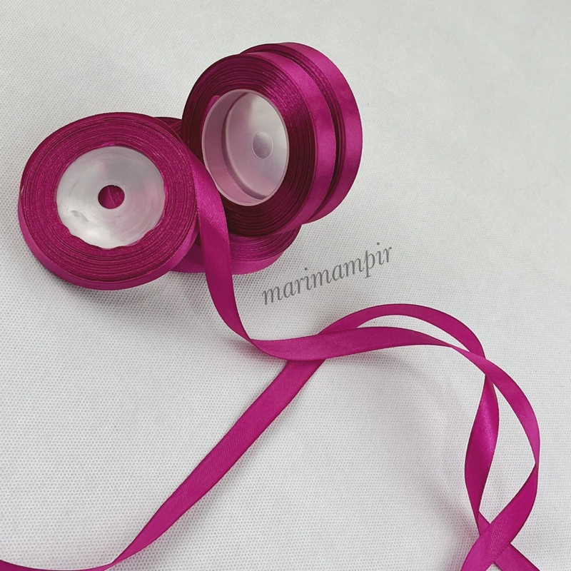 

PITA SATIN KAIN 1/2 INCI 12 MM WARNA MERAH BELLA #027