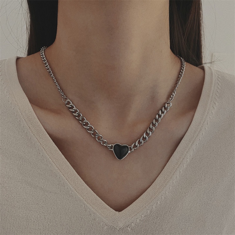 Kalung Liontin Hati Hitam Bahan Titanium Steel Gaya Hip-Hop Untuk Wanita