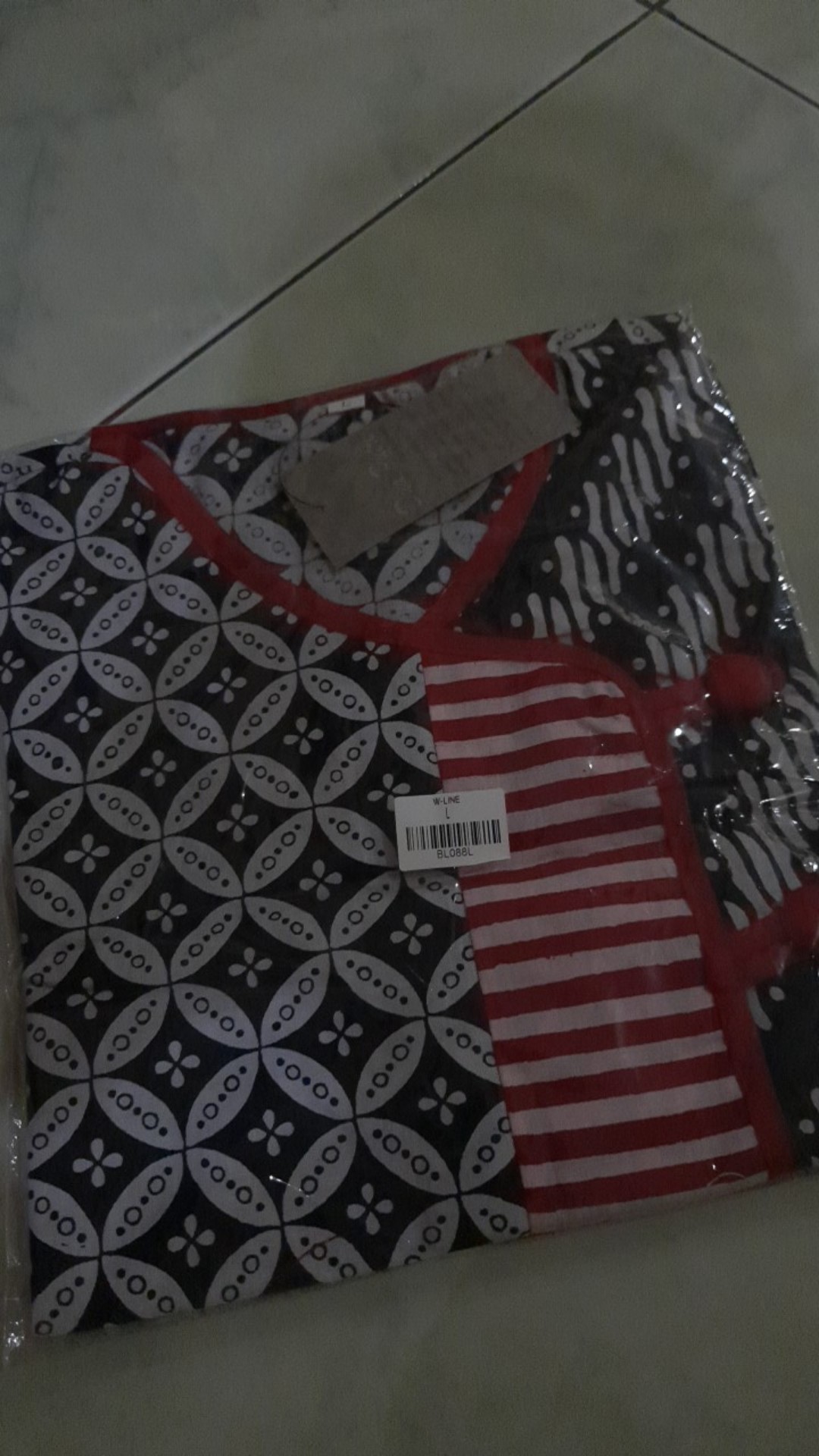 Atasan Batik Wanita Blouse Trebaru Warna Hitam Kombinasi  White Line By Batik Dua Putri Collection