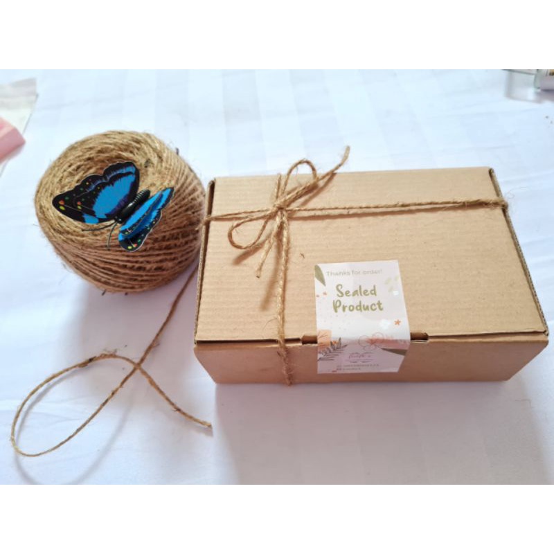 

Gift Box ukuran 15 cm dan 20 cm free kartu ucapan