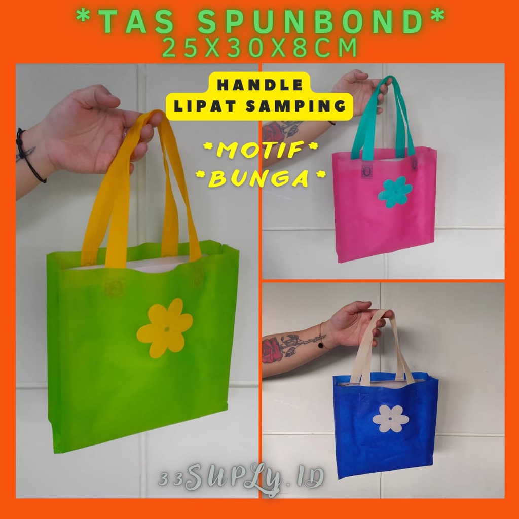 

Tas spunbond 25x30x8cm / tas spunbond handle lipat samping dengan variasi bunga / tas souvenir 25x30 / tas hajatan / tas sembako / tas ulang tahun / tas promosi / tas seminar / tas spunbond murah