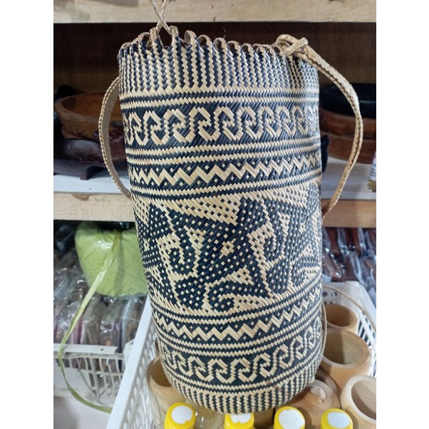 Tas Punggung Rotan Anjat Khas Dayak Kalimantan Ukuran Besar Bentuk Tabung Rajut Rotan
