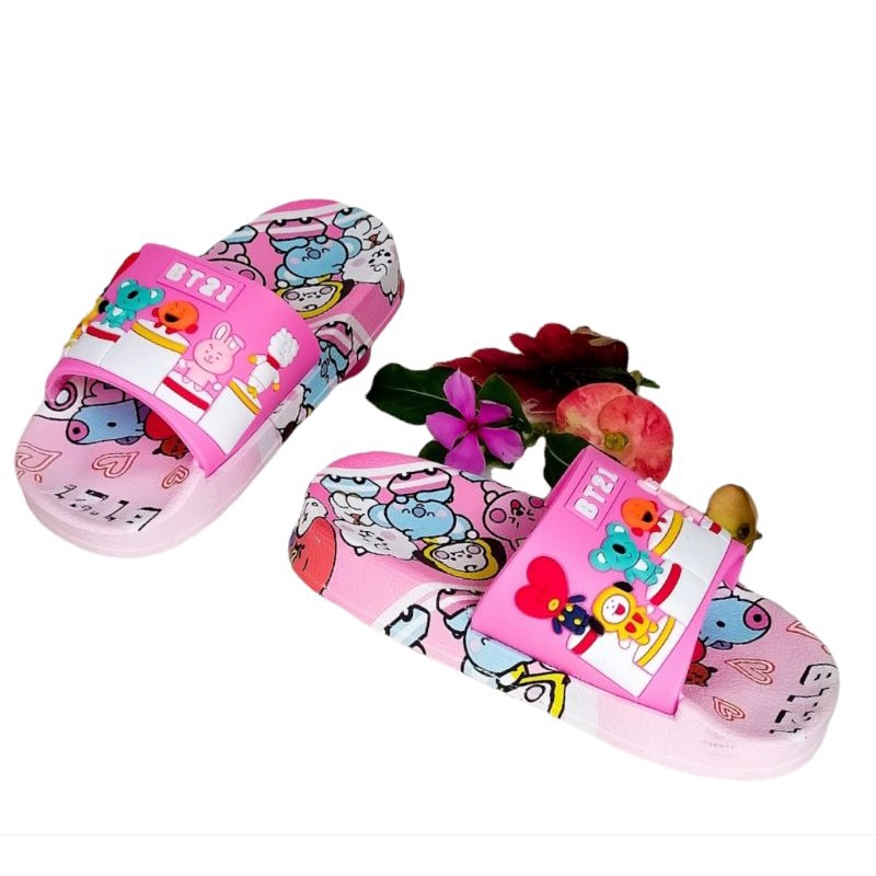 SENDAL SLOP KARET ANAK PEREMPUAN TERBARU,SANDAL ANAK  BT21 NYAMAN DIPAKE MOTIF TERBARU KEKINIAN.