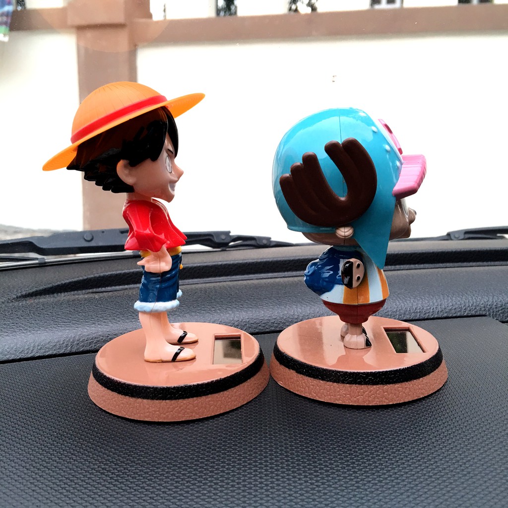 Pajangan Figure Miniatur Goyang Kepala Mobil Solar Power One Piece Lufy Choper