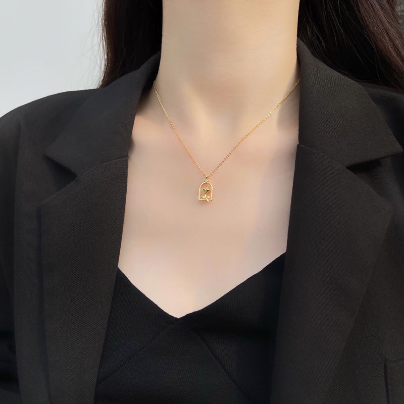 Kalung Rantai Dengan Liontin Bunga Mawar Hollow out Untuk Wanita