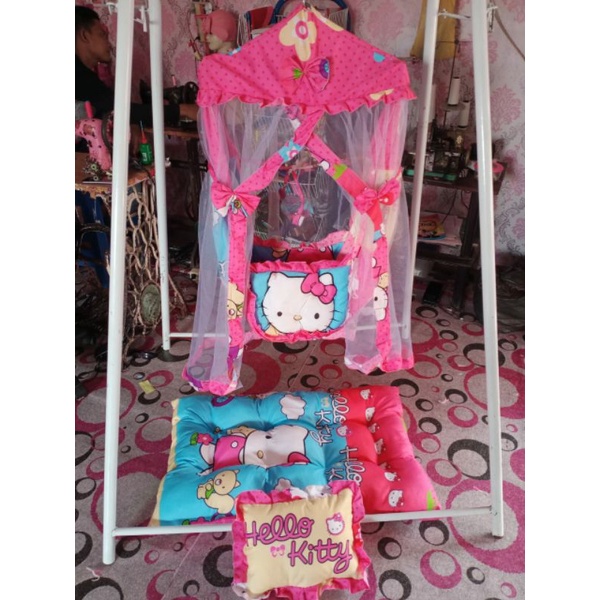 Ayunan set bayi karakter