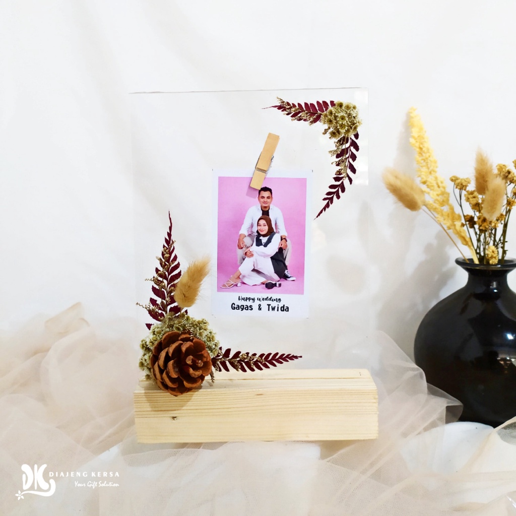 Gift Acrylic Wedding Dried Flower Kado Wisuda Akrilik Kado Ulang Tahun | Diajeng Kersa