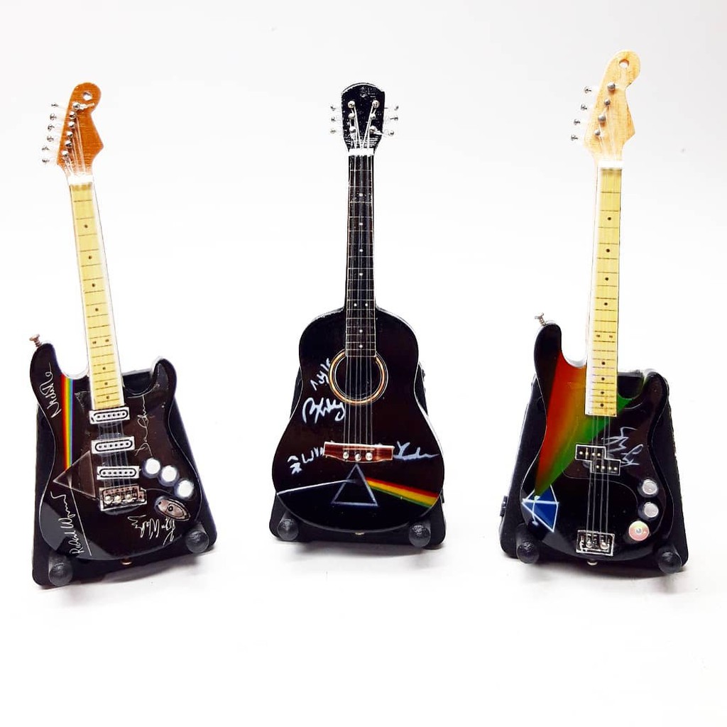 Miniatur Gitar dan bass Fender Gitar Akustik Pink Floyd skala 1:12 Photography Property merchandise