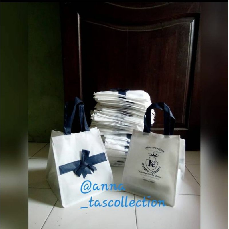 

Tas spunbond sablon / Tas Box Nasi 22x22x25 min 50 pcs (tas jahit)