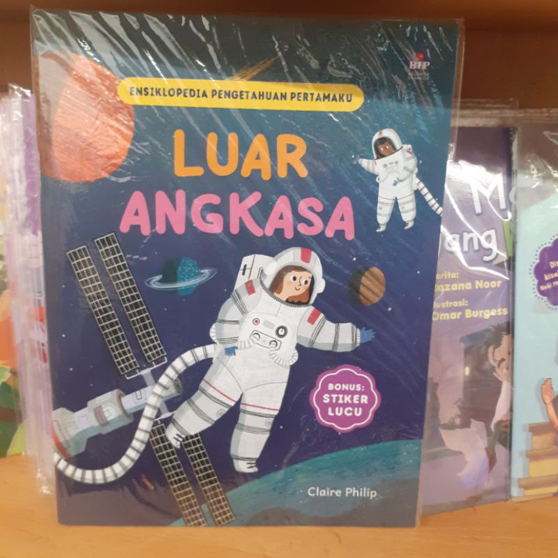 BUKU ENSIKLOPEDIA PENGETAHUAN PERTAMAKU LUAR ANGKASA OLEH CLAIRE PHILIP BHUANA ILMU POPULER BIP