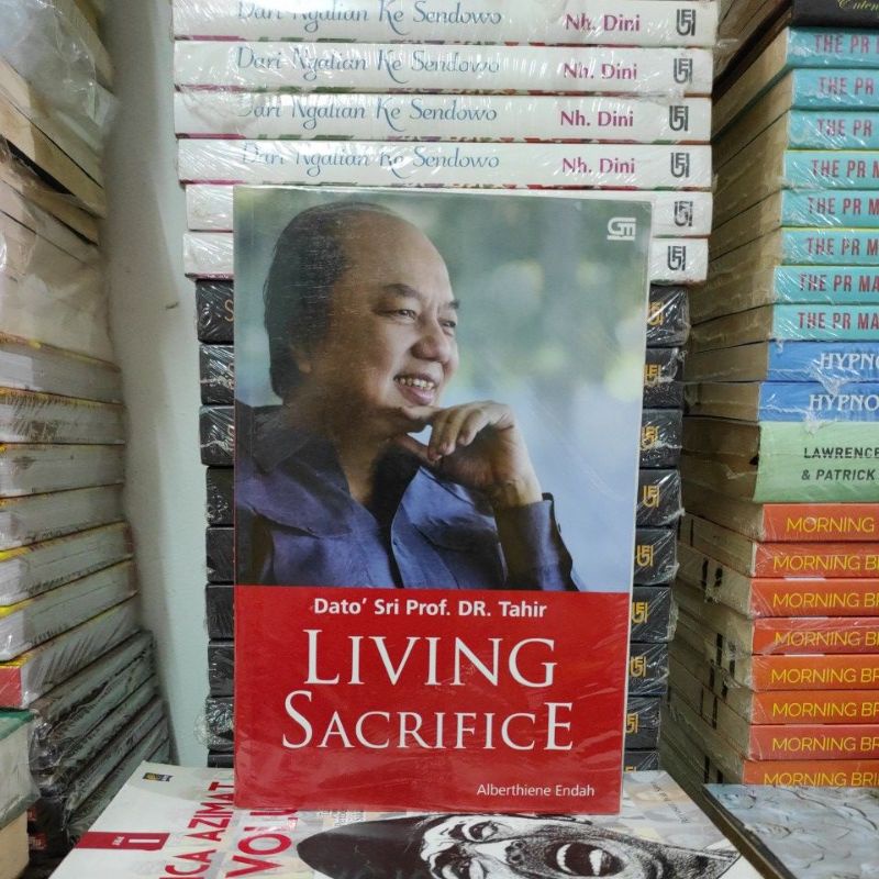 BUKU ORIGINAL LIVING SACRIFICE ENGLISH VERSION SOFT COVER